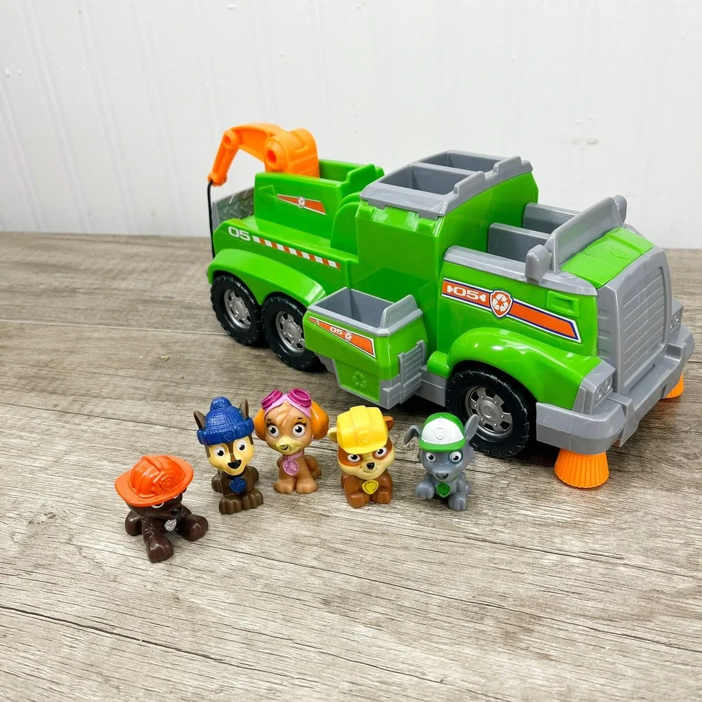 Paw Patrol Rocky Reuse It Deluxe Truck Green Recycling Vehicle with 5 Figures